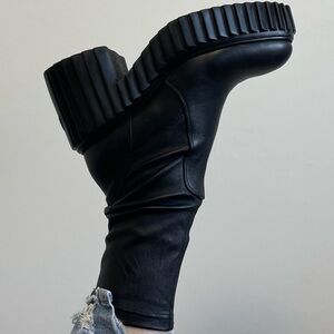 AGL Tiggy Sock booties Size 41 leather combat boot pull on style black boots